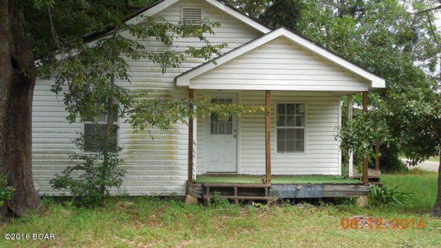 PRICE REDUCED in COTTONDALE... Perfect Starter home! Cozy 2/1 Home on a Corner lot in the City Limits of Cottondale. Close to Schools! Enjoy the summer nights relaxing on the front porch! Call today for your personal showing today! Sold AS-IS… All Contract/Offers are Subject to Onewest Senior Management Approval and any offers or counter offers by Onewest are not binding unless the entire agreement is ratified by all parties.