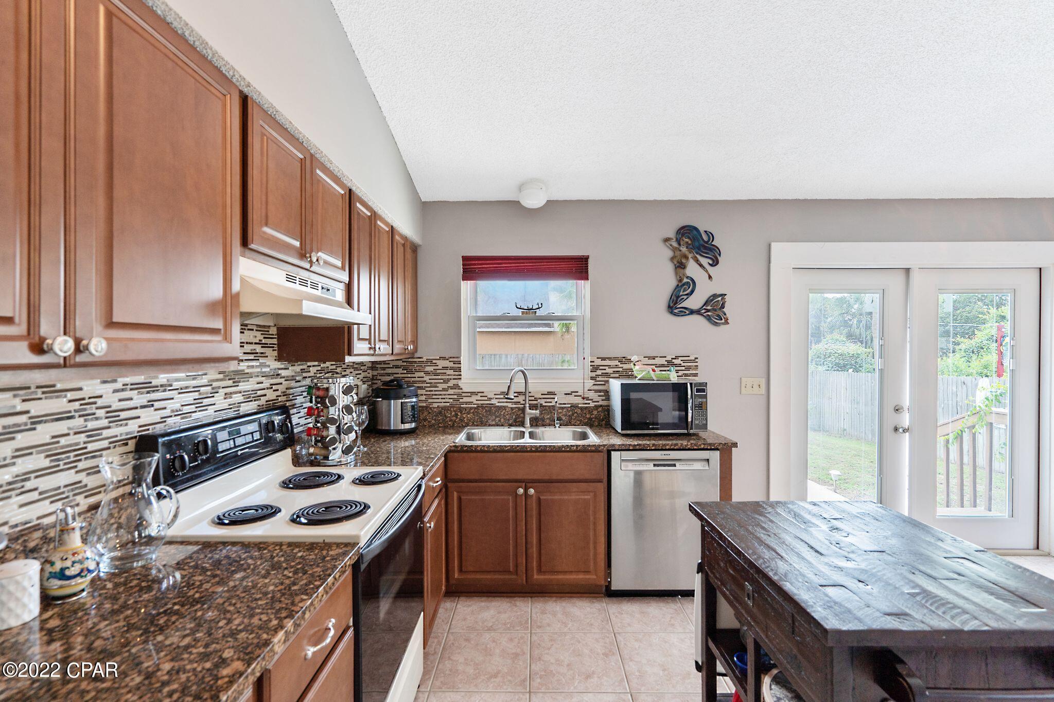 Diamond Head-Lakeside - Residential