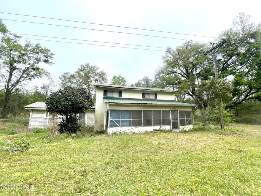 ''Investor special or Fixer Upper'' 

Inside photos coming soon.

Are you looking for a home for your family to make your own with plenty of space or even a home to remodel to use for an investment then this is the place for you. This home is in a beautiful area with rose bushes and lovely oaks that set off the character of this property. Schedule your showing with your favorite realtor.