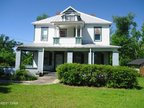 A home in Marianna