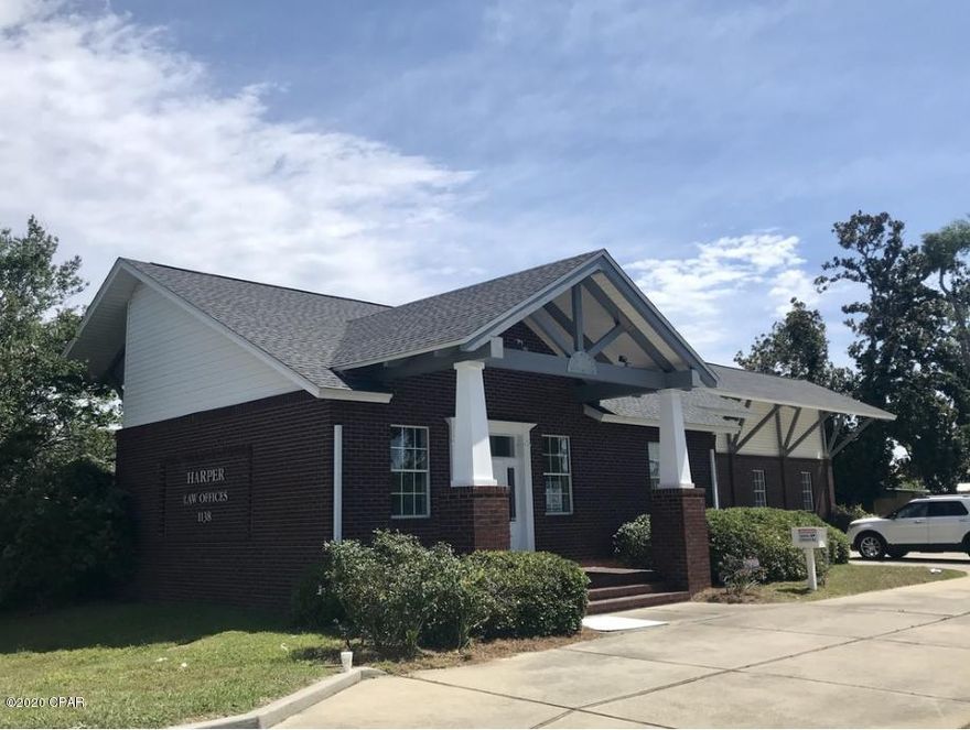 Free Standing Brick Building custom built Law Office with enclosed garage. Total of

2,500 SF heated with three private offices, conference room reception work area,

kitchen and three restrooms. Enclosed garage

All Brick with High ceilings and Garage

• Central Location on Jenks Ave

• Parking with rear exit via alley way to 11th Street