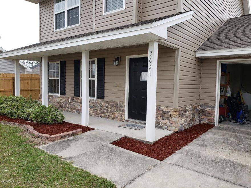 Listing inputted as Comp only

this home is a fantastic 3/2.5 new  wall to wall carpet, paint, Roof, Garage door and more.