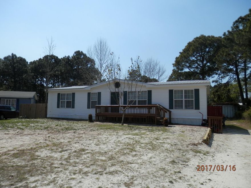 Nice open double wide mobile home, Split floor plan, freshly painted interior, new carpet. Eat in kitchen with stainless side by side refrigerator and stove. Large great room with builtins and seperate dining are just off the kitchen and living room.Roof is approximately 5 years old and AC is a little over 1 year old.Easy to show call for an appt today.