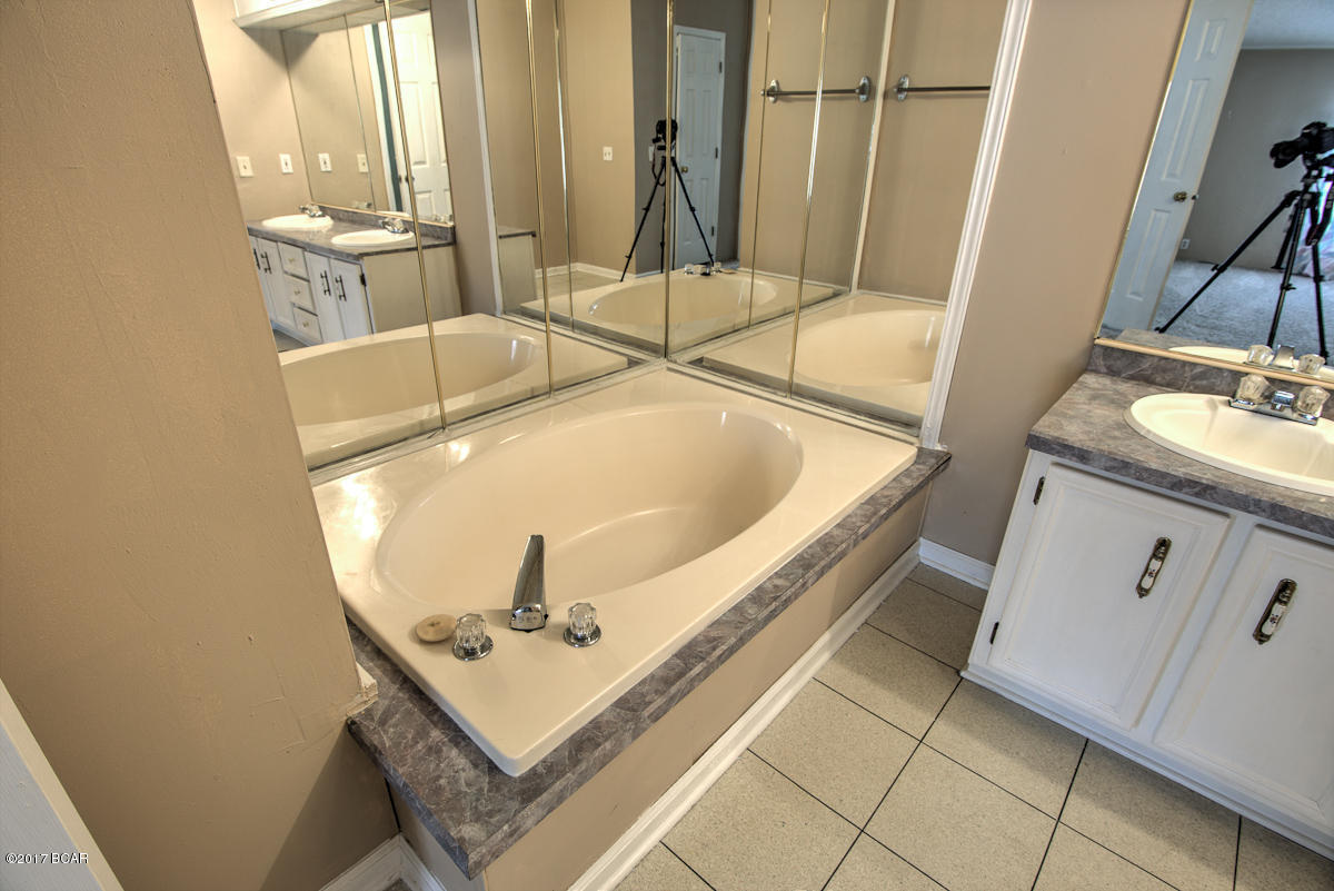 North Lagoon Oaks 7th Add - Residential