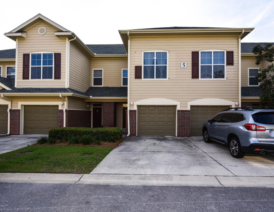 Very nice unit in the highly sought after subdivision of Baldwin Rowe 3 bedrooms 2.5 baths///// Unit has 9 ft, ceilings, screened porch , split floor plan, ensuite has double vanities, a garden tub and even a sitting area making it a great get way after a busy day. You have a one car garage and driveway complete with parking. This gated community has a wonderful pool and offers a great family lifestyle. Super location, just minutes



from great shopping opportunities, schools, hospitals, restaurants and historical downtown district. ALL SIZES ARE APPROXIMATE BUYER TO VERIFY IF IMPORTANT!!! LOWEST PRICED 3 BEDROOM UNIT!!