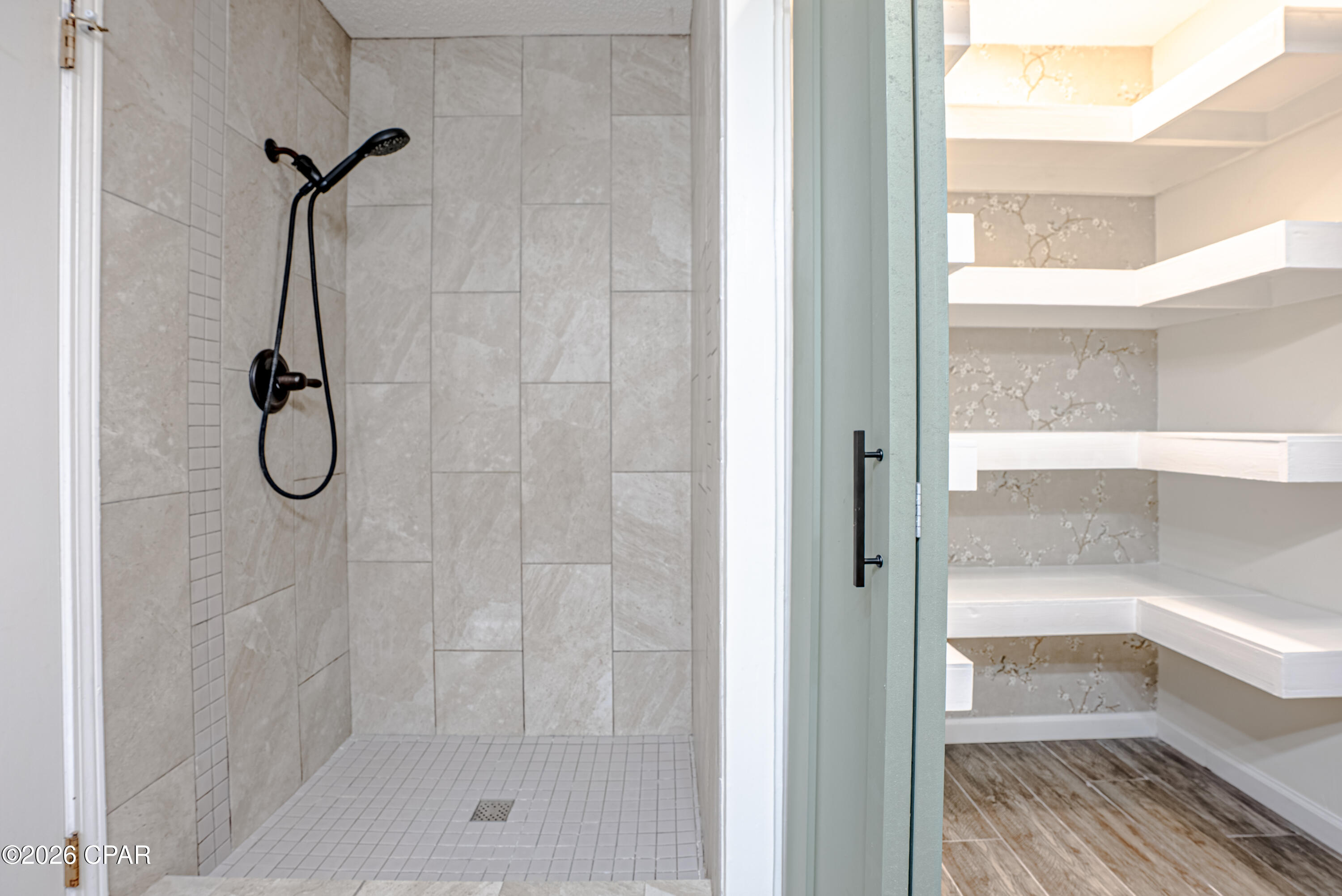 Tropical Bay - Residential