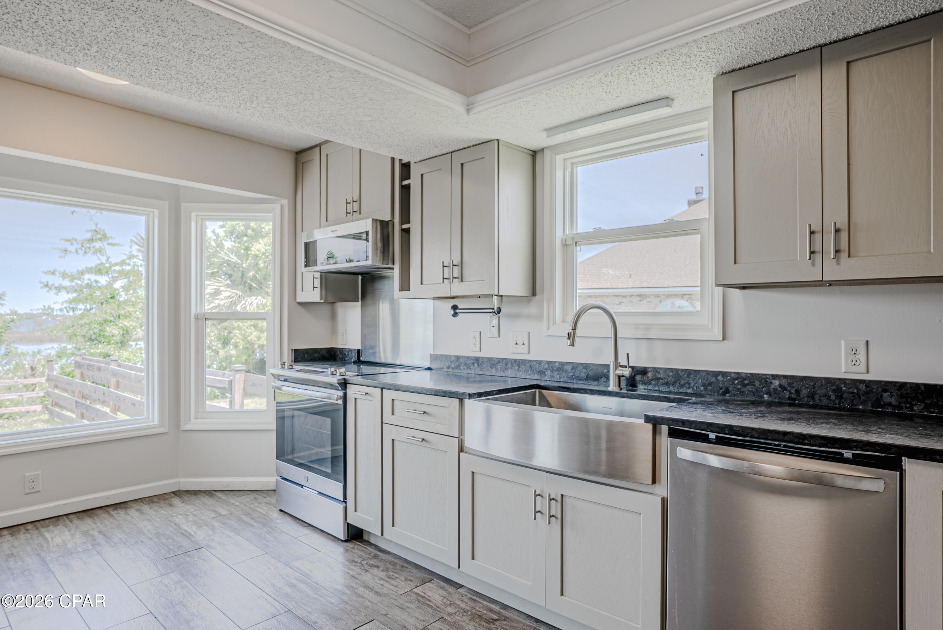 Tropical Bay - Residential