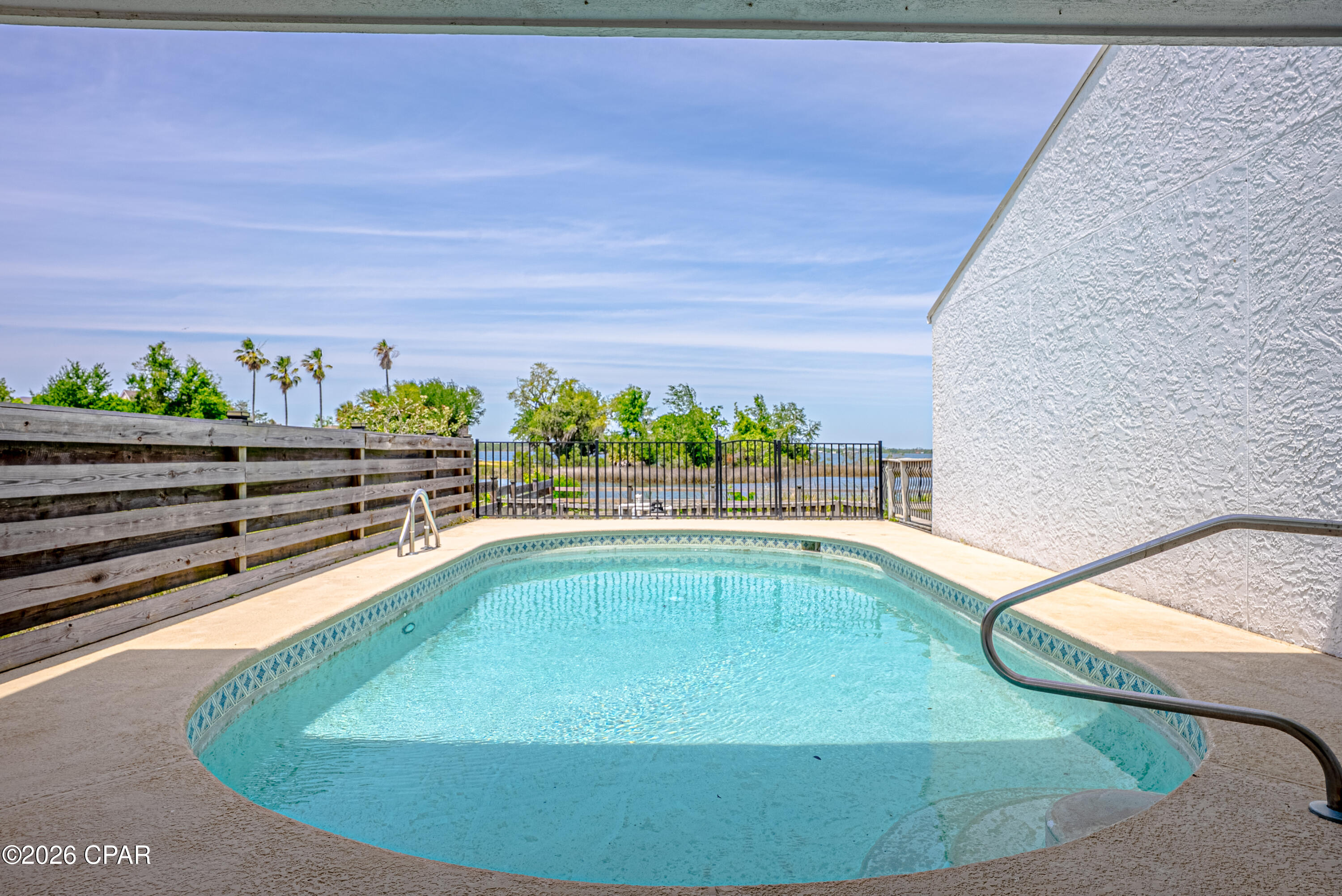 Tropical Bay - Residential