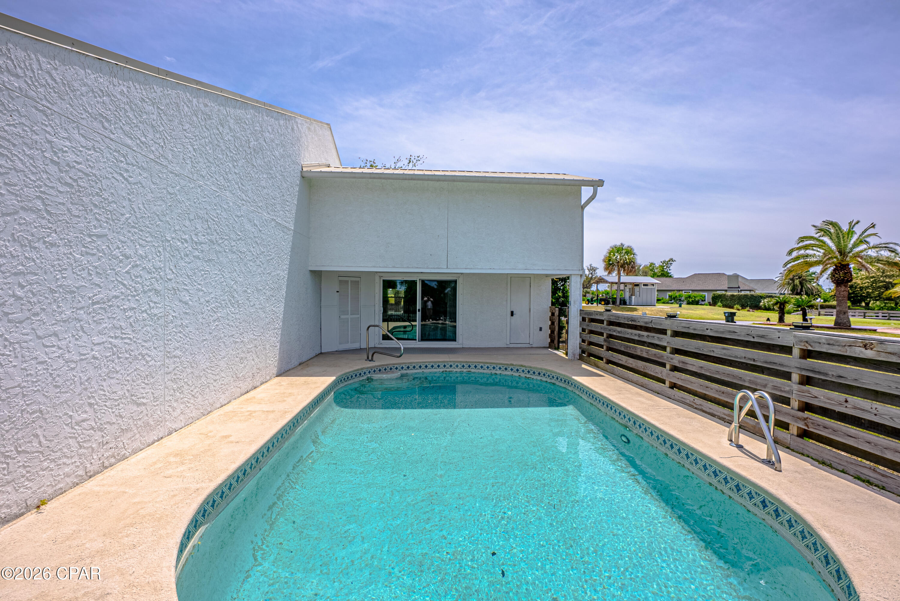 Tropical Bay - Residential