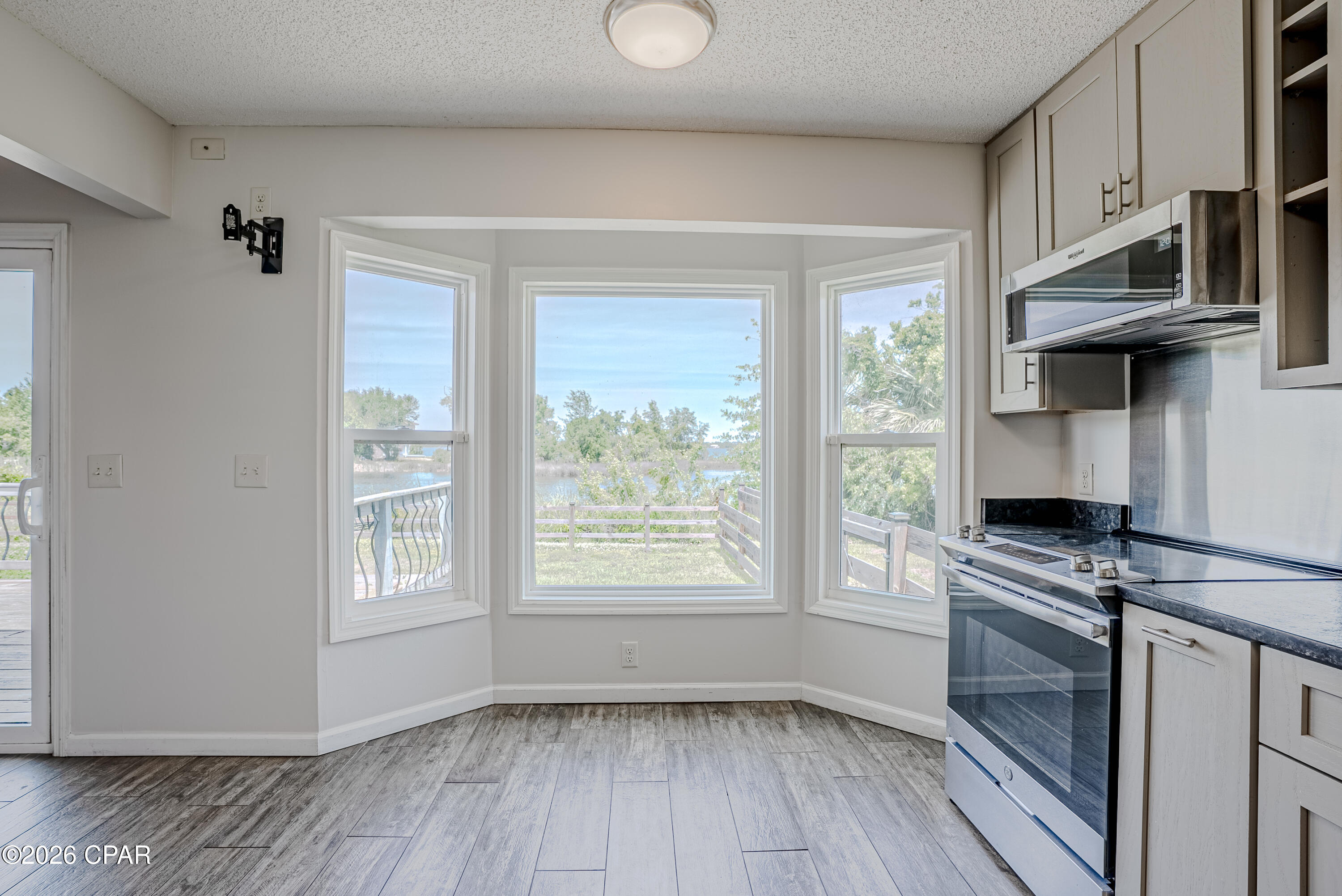 Tropical Bay - Residential