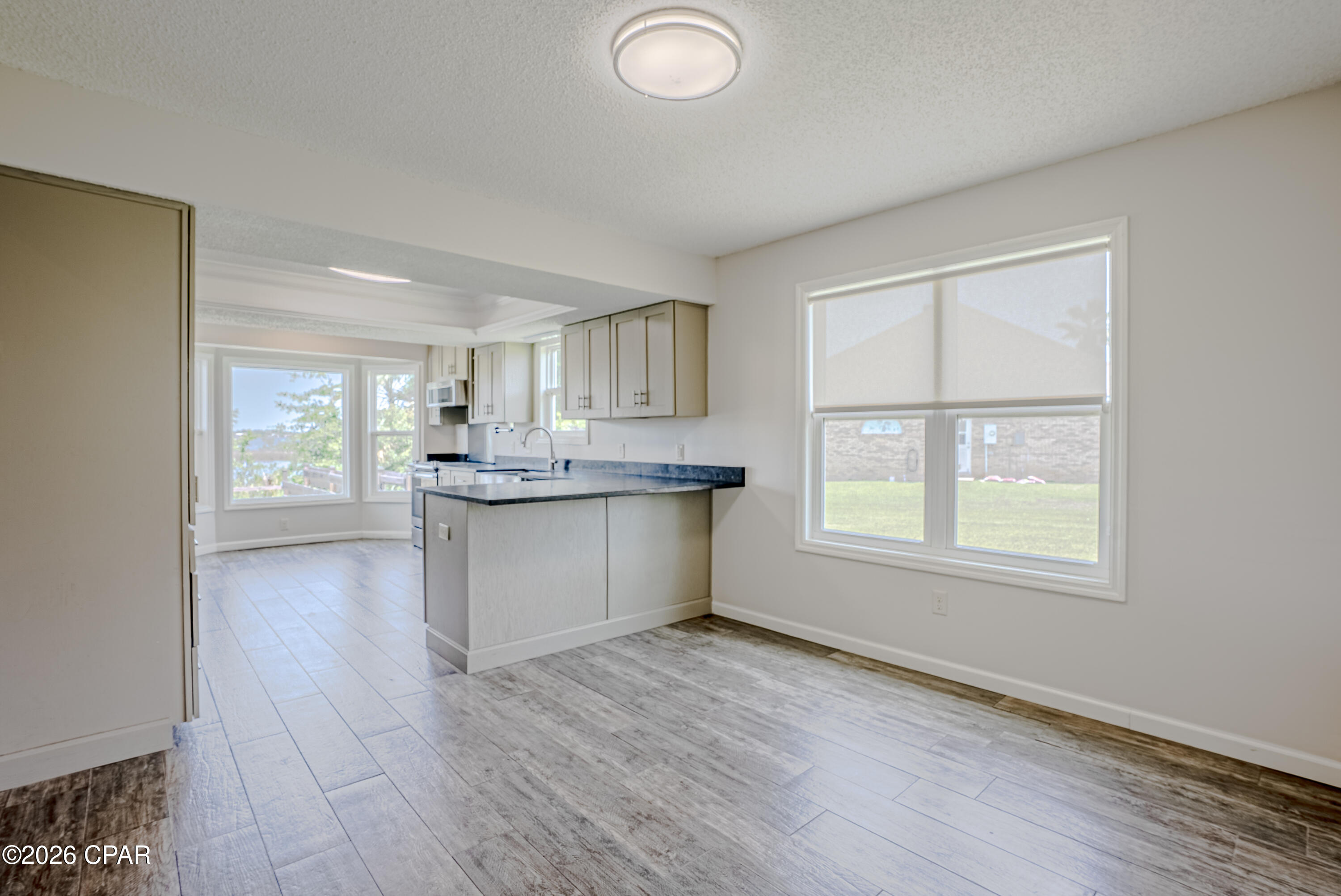 Tropical Bay - Residential