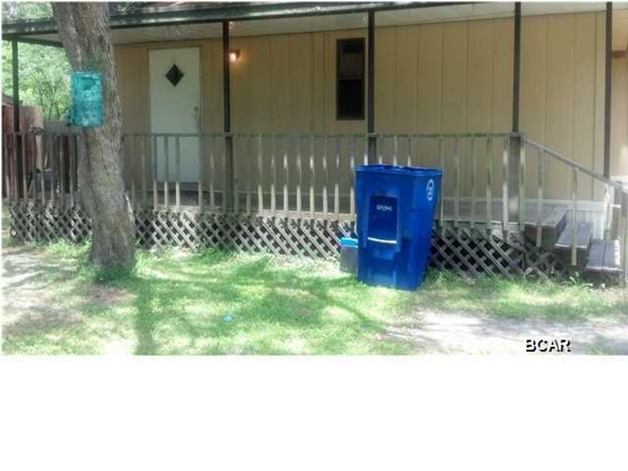 PRICE REDUCTION! GREAT RENTAL OR INVESTMENT PROPERTY. VERY MOTIVATED SELLER. NICE MOBILE HOME IN THE HEART OF PANAMA CITY. 3 BEDROOMS AND 2 BATHS WITH A LARGE BONUS ROOM. WHOLE LOT IS FENCED SO THE KIDS AND THE PETS CAN PLAY! BEAUTIFUL SHADE TREES ON A VERY QUIET STREET. LOT IS VERY LARGE. HOUSE NEEDS SOME TLC,BUT WITH THE RIGHT TOUCHES IT CAN BE WONDERFUL. PROPERTY COMES WITH 3 BUILDING...2 ARE NEW AND ONE WOULD MAKE A GREAT WORKSHOP.