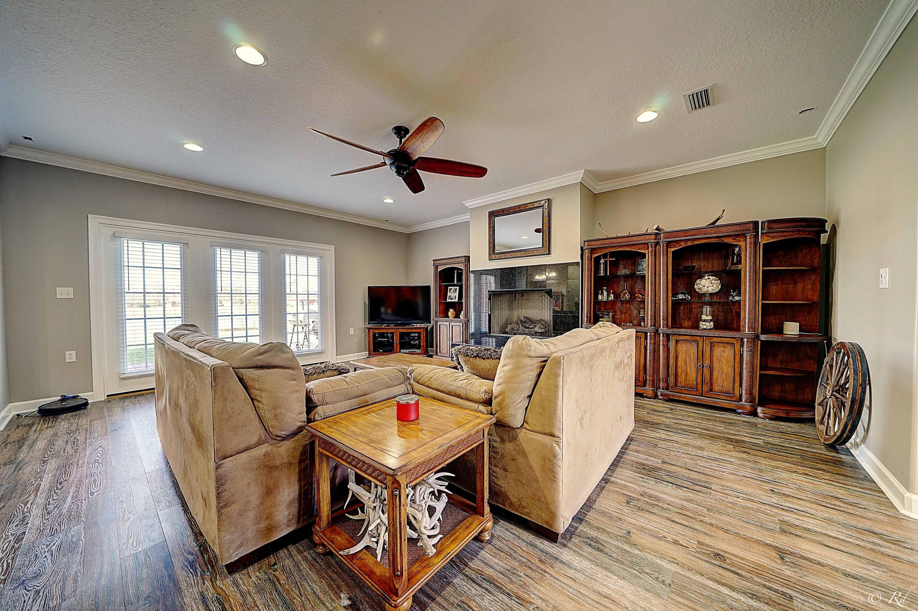 Kirkland Manor - Residential