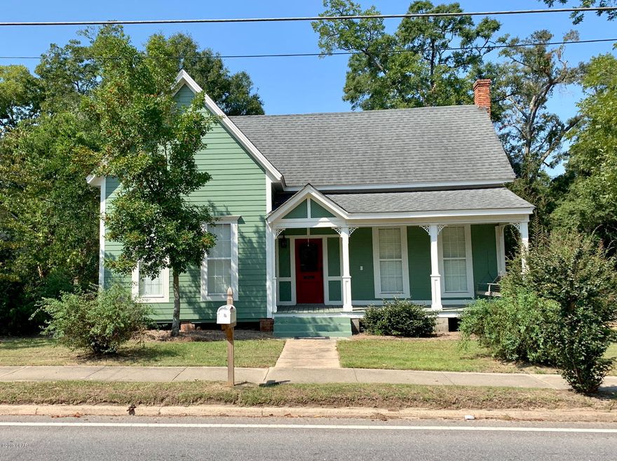 Updated older home in downtown Graceville FL!

1820sqft - Major remodel in 2008 

Kitchen features granite countertops, custom cabinets and stainless steel appliances. Great bartop opens up the floorplan.

10ft ceilings w/ crown moulding. Large baseboard, door and window trim!

Mahogany interior doors - Hardwood floors throughout the home 

2bed/1ba 

Large large rooms - every room in this home has extra space 

Bathroom features clawfoot tub, double sink, and attached laundry closet w/ rolling doors.

Large front porch over looks the main street running through Graceville - Porch swing included

Exterior features lapsiding and some bead board - extra trim work on front porch - front door even has a mail slot!



Fireplaces in living room, dining room and kitchen - decorate mantles
