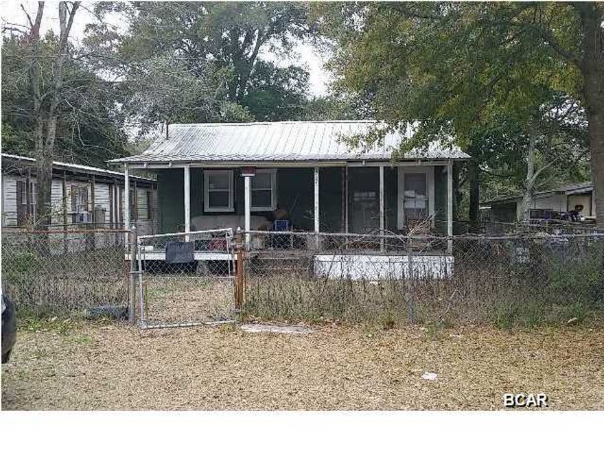 Centrally located in Springfield, this home sits on a large lot. There are a few yard buildings offering lots of space for workshops and storage. This home presents a great opportunity at this very affordable price point for someone with skills to make a great home or investment opportunity.