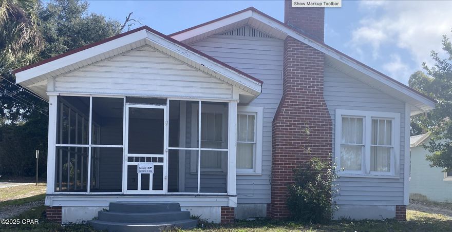 Priced to Lease! This Charming, and well kept office, is a perfect fit for your small business client.
   Features three offices, a large kitchen and a lobby/reception from both Jenks Ave entrance and entrance from parking off paved alleyway.
Access from Jenks to parking in back, as well as access from paved alleyway to 7th and 8th streets behind office.  Don't let this one get away without a walk thru!
  Monthly price is base rent, property taxes and insurance added, no additional CAM unless tenant requires landlord for lawn care.