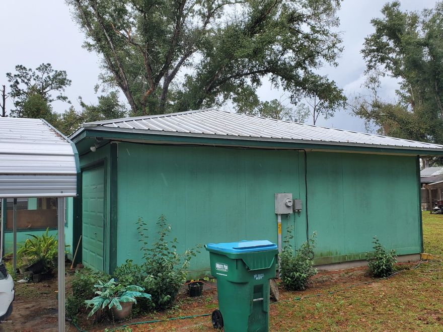 WOW !!!   What a Spot Close to town but far enough away to enjoy peace and quite. The Potential in this property is amazing come see it today before its gone. Garage can be converted for another Bedroom and bathroom  covered front porch can be retrofitted to become heated and cooled