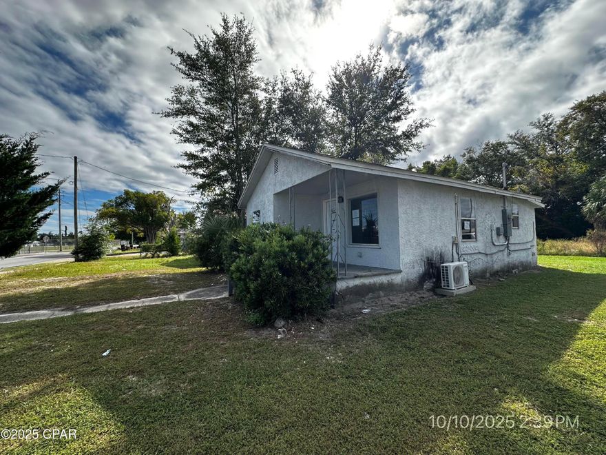 **Multiple Offers Exist. All Highest & Best offers due by 11/12/2025 01:00 PM CST**
This cozy 2-bedroom, 1-bath home offers 836 square feet of potential and charm. Located right in front of Rosenwald High School, it's perfect for anyone looking for a great starter home or investment property. Inside, you'll find a compact kitchen, a comfortable living area, and a dedicated laundry room for added convenience.

With a little TLC, this property could truly shine, ideal for first-time buyers who are not afraid of a little work, downsizers, or those looking to customize a space to their liking. Don't miss out on this opportunity to make it your own! Property is being sold AS-IS. 
*Information provided is deemed reliable but is not guaranteed and should be independently verified by the buyer*
