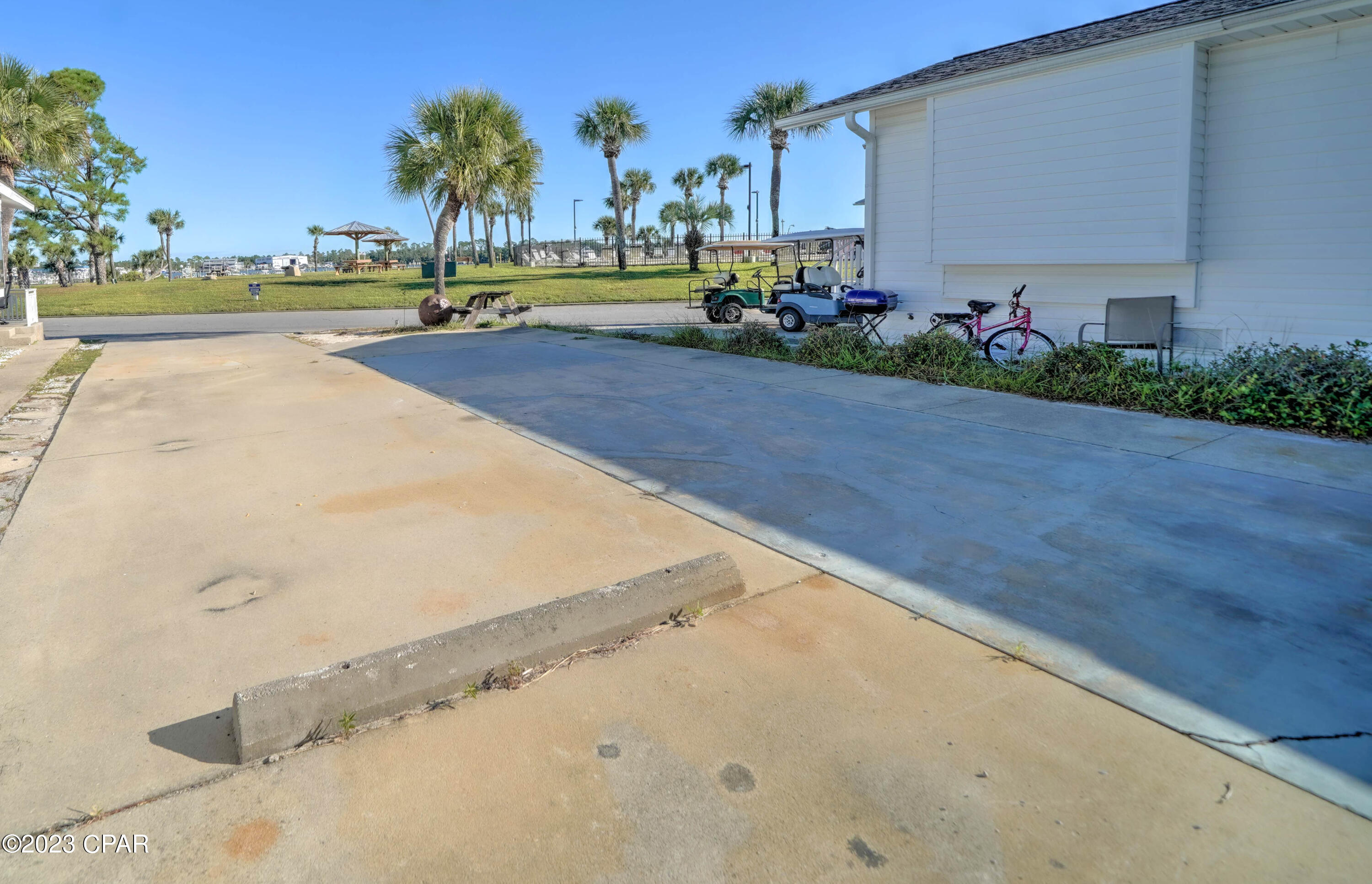 Venture Out Travel Trail - Land