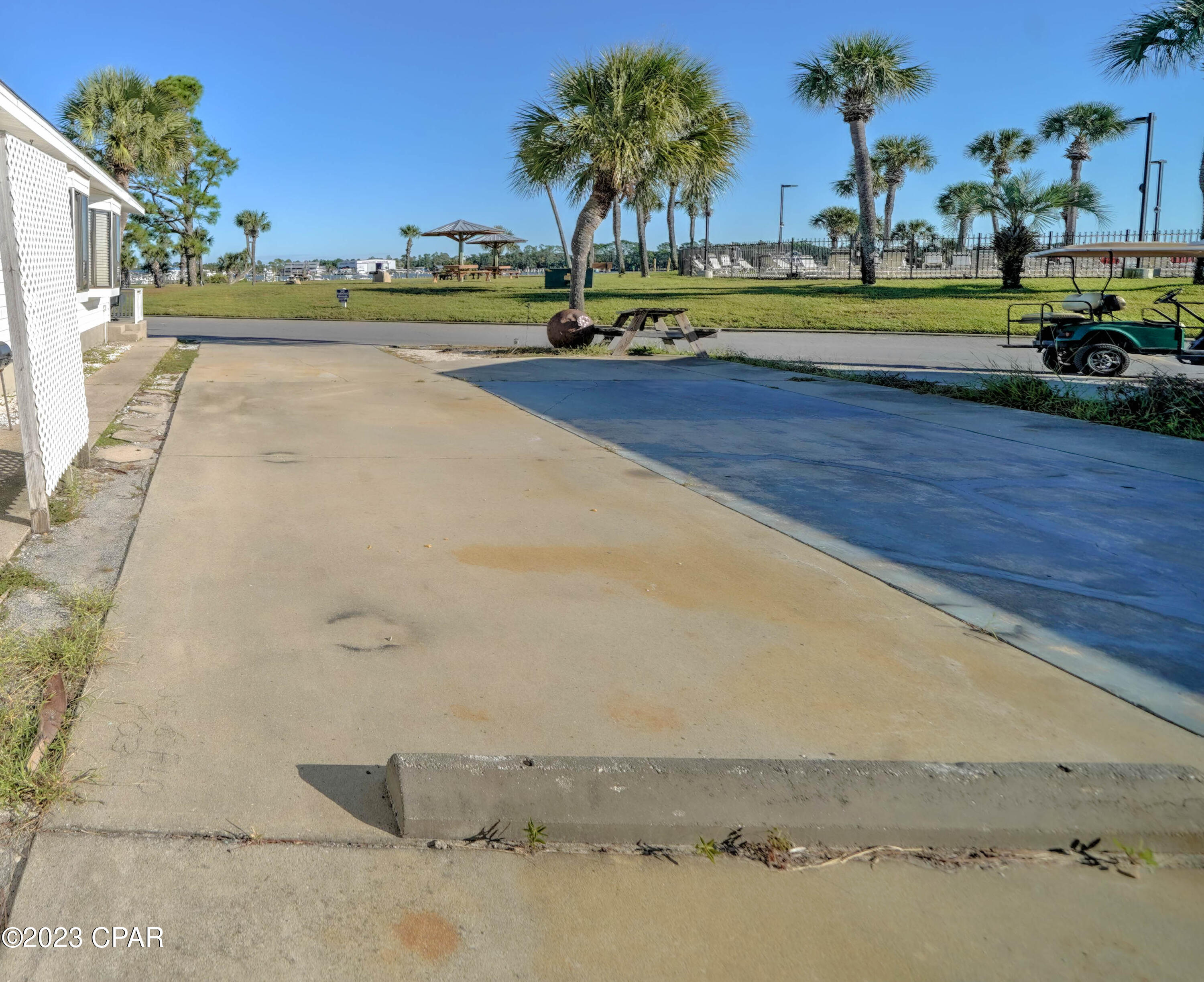 Venture Out Travel Trail - Land