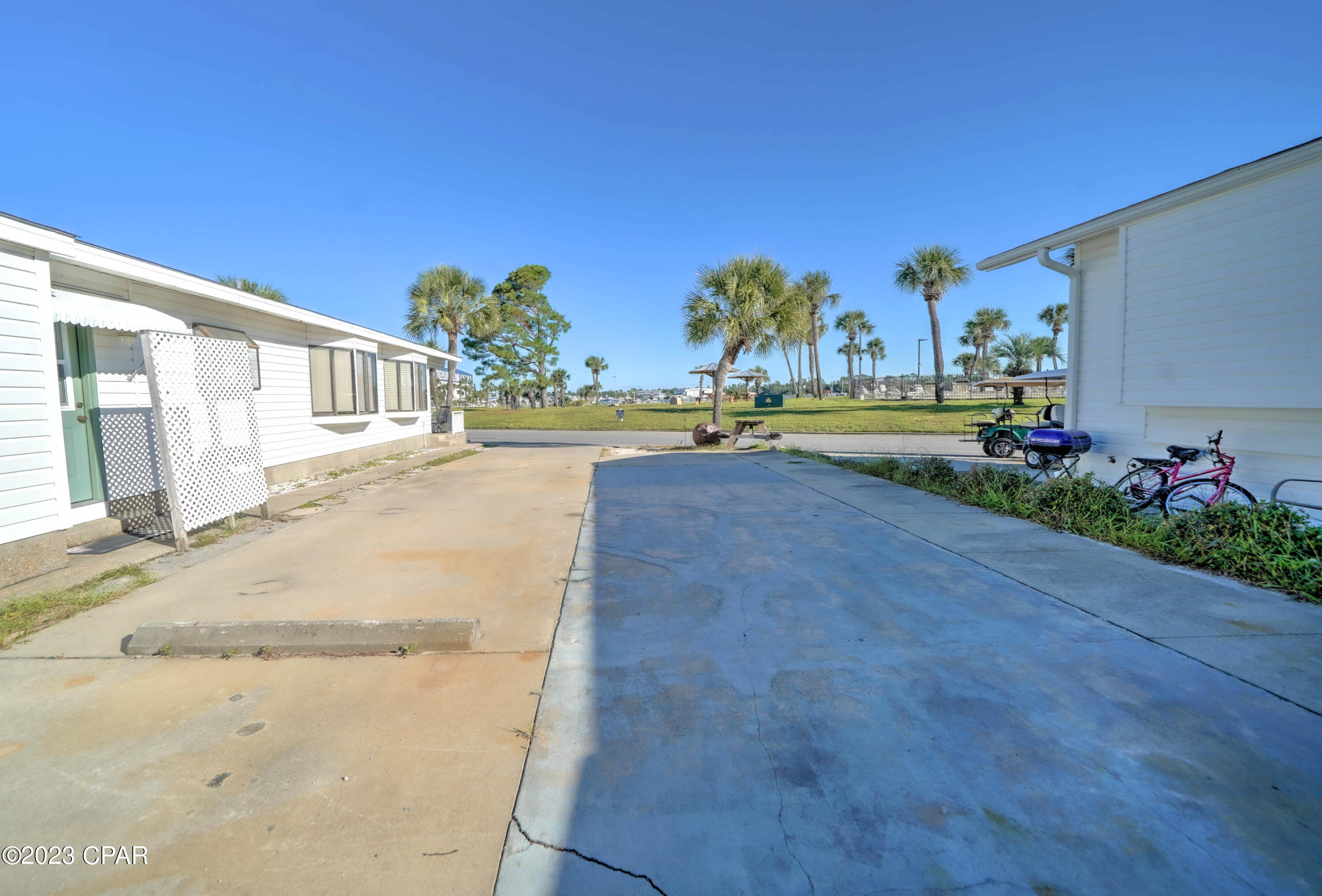 Venture Out Travel Trail - Land