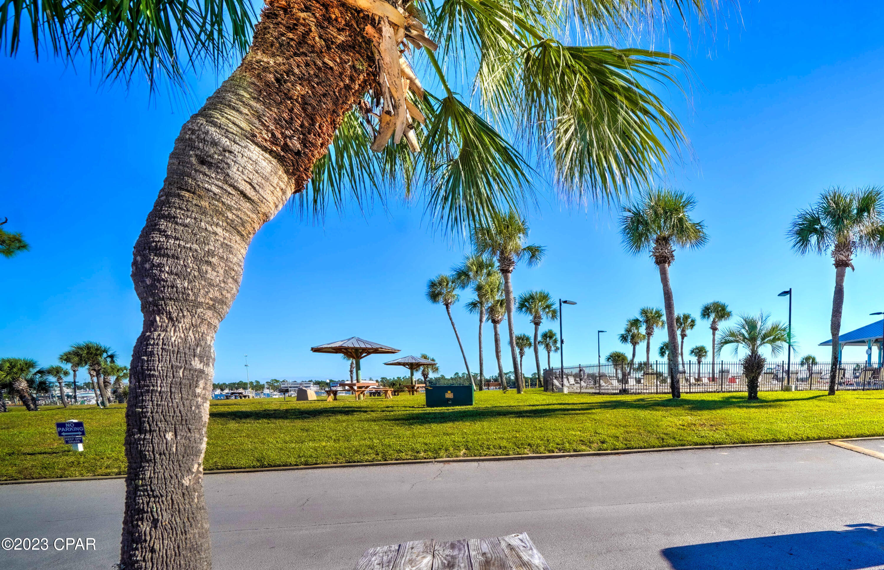 Venture Out Travel Trail - Land