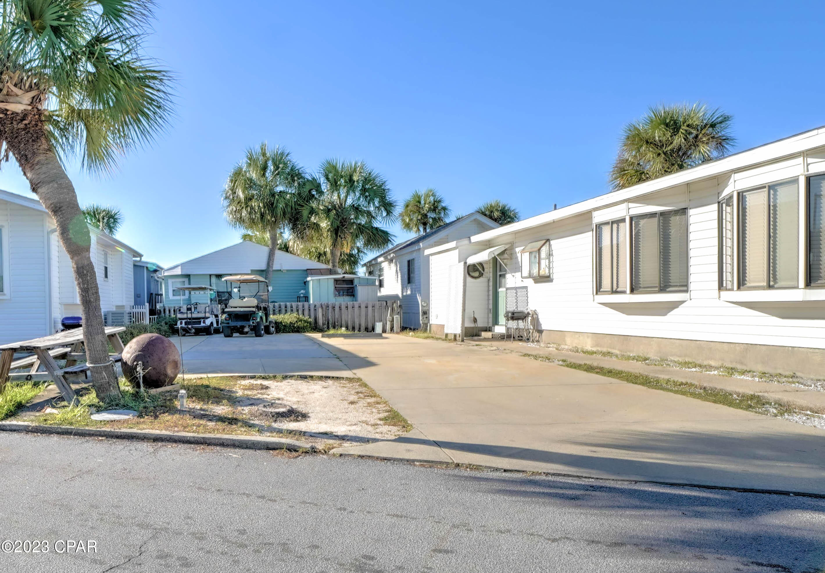 Venture Out Travel Trail - Land