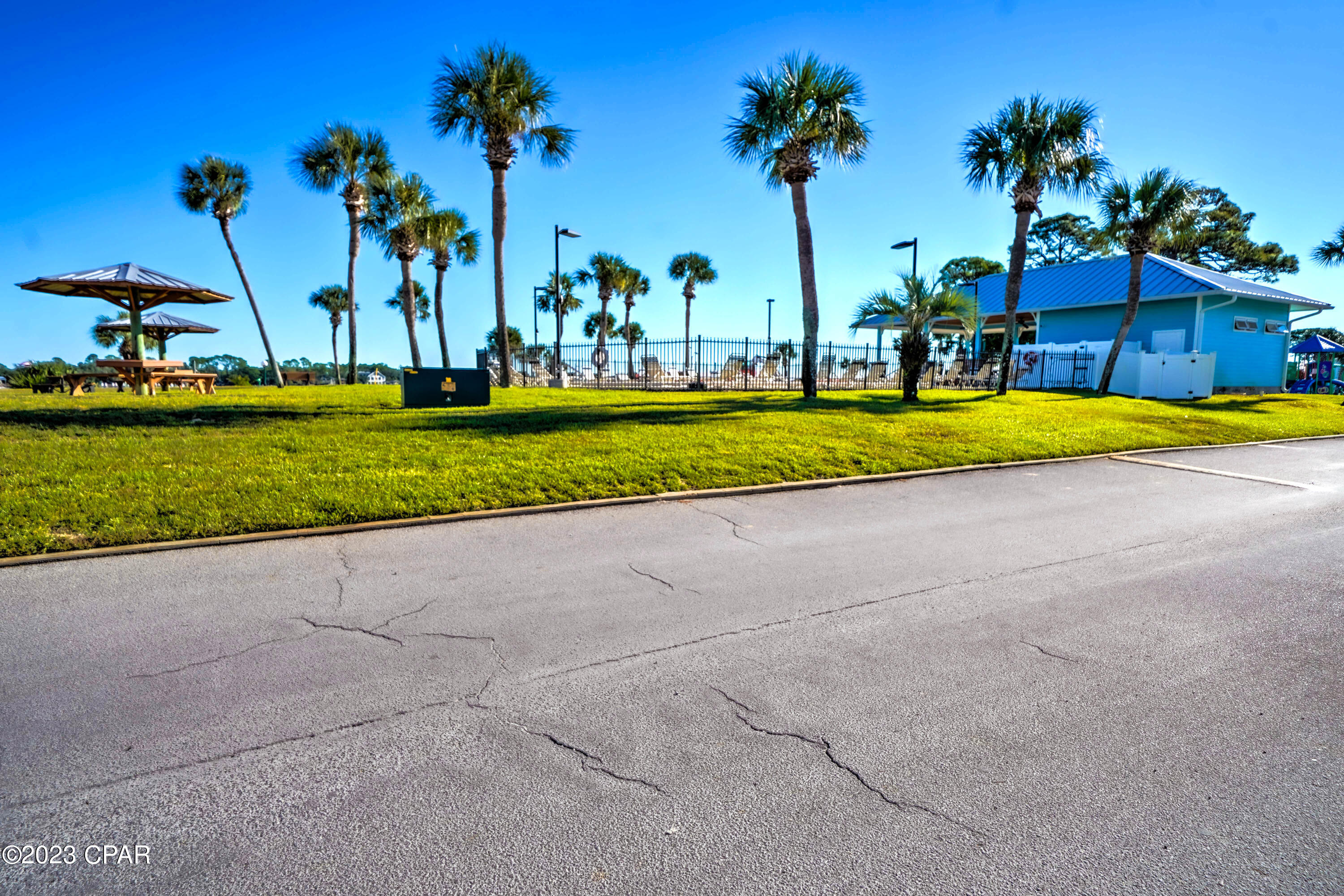 Venture Out Travel Trail - Land