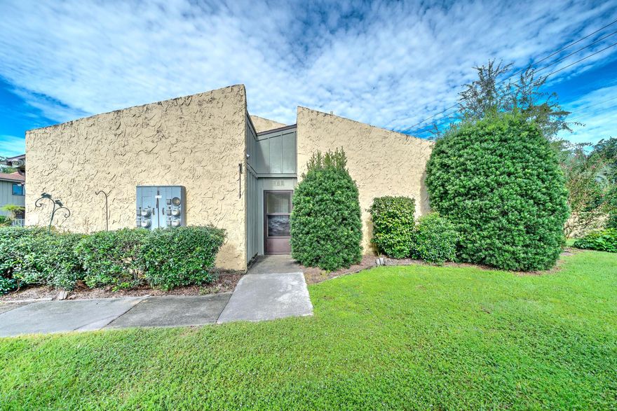 CURRENTLY UNDER CONTRACT, SELLER ACCEPTING BACKUP OFFERS

Delwood Estate Bungalow located in the heart of Panama City. This 3 bedroom and 2 bath home has a large open floor plan with plenty of natural light and ample closet space throughout. Delwood Estates is family friendly community with a pool and tennis courts. HOA includes basic cable and lawn care.