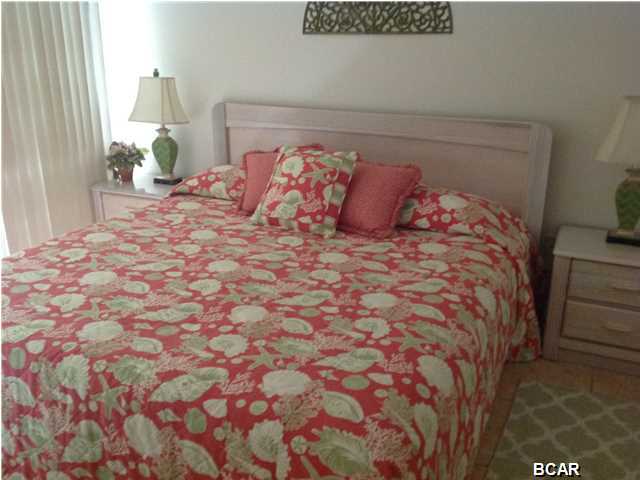 River Oaks Tennis Villas - Residential