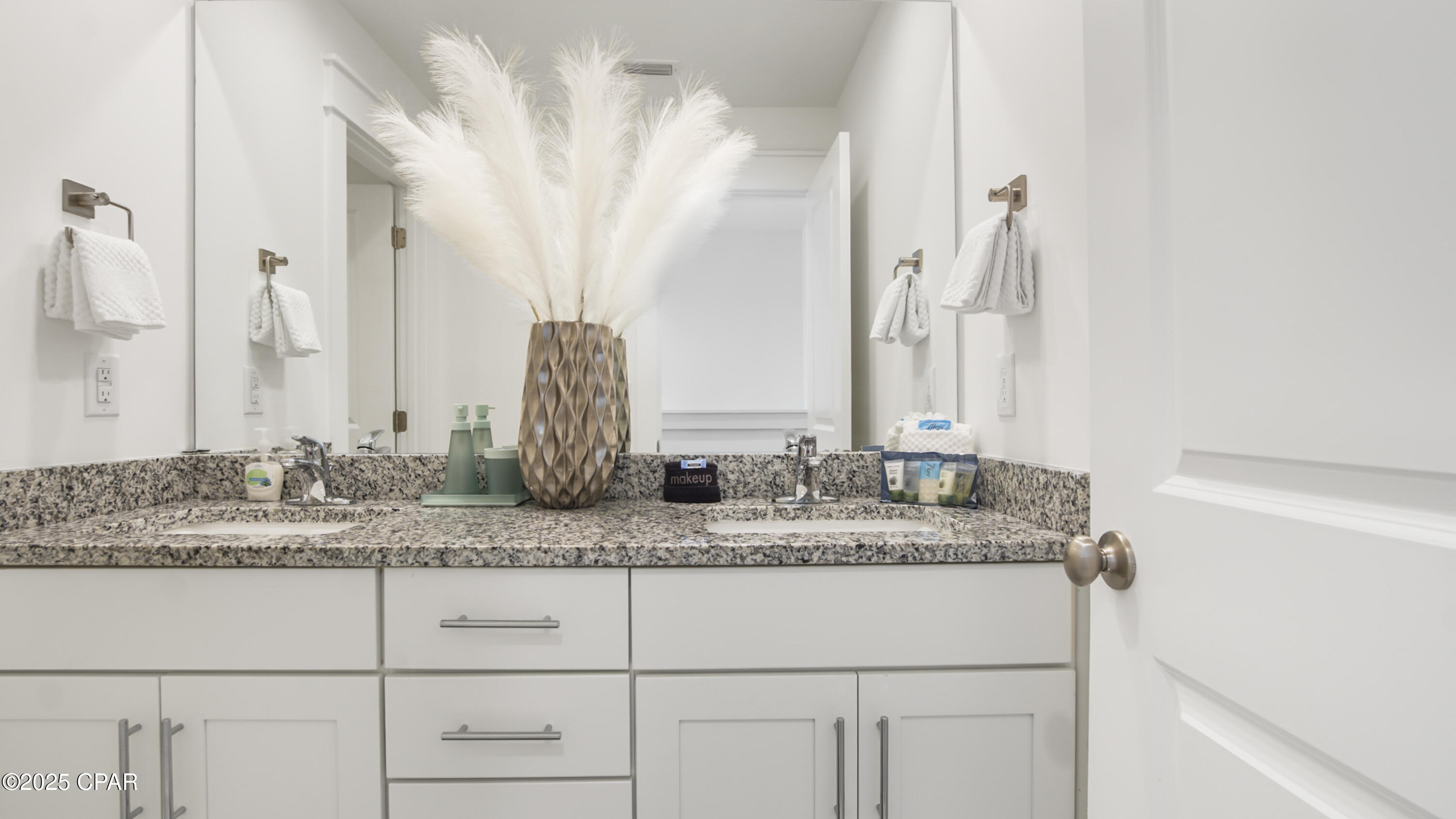 Lagoon Manor - Residential