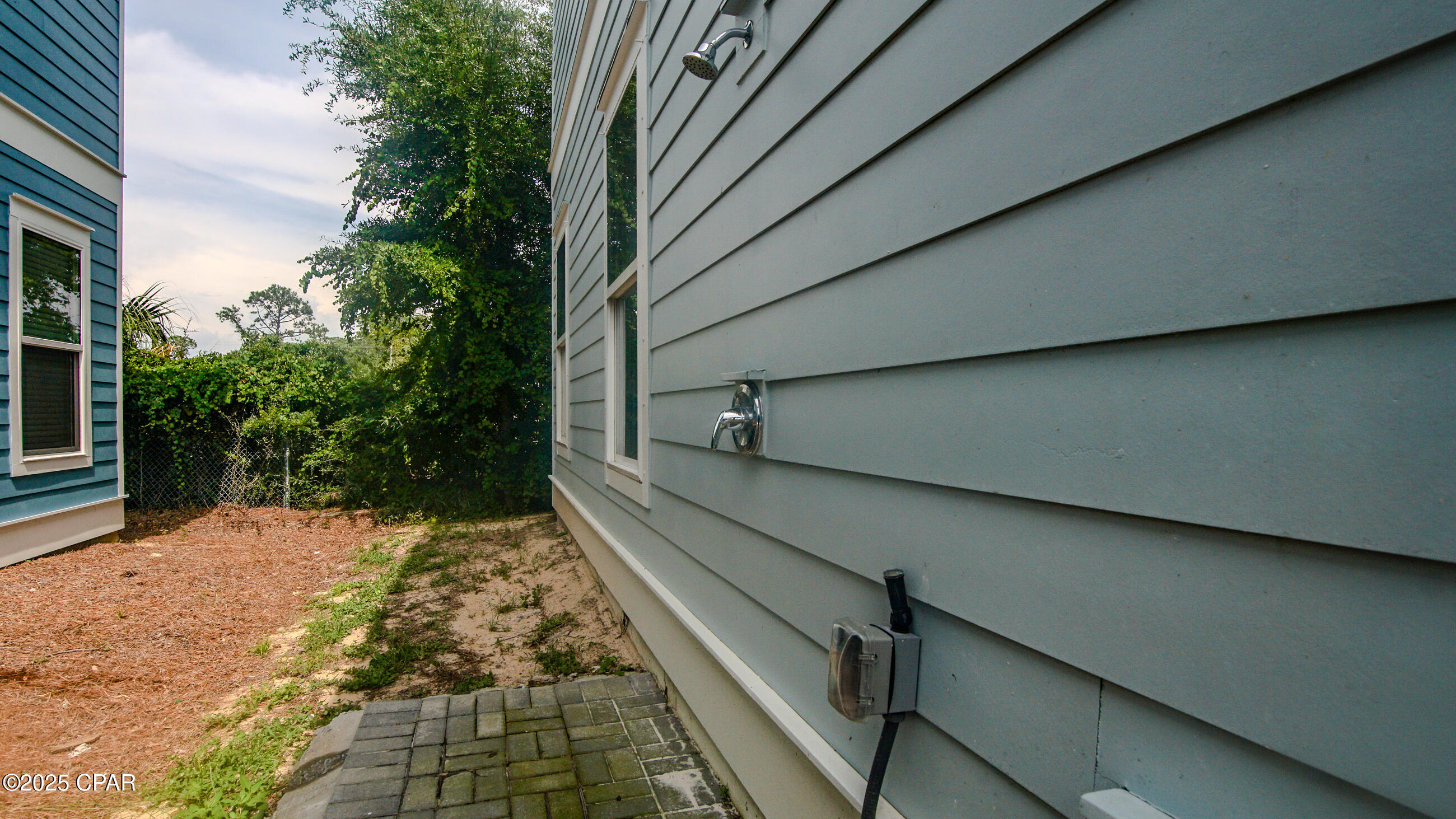 Lagoon Manor - Residential