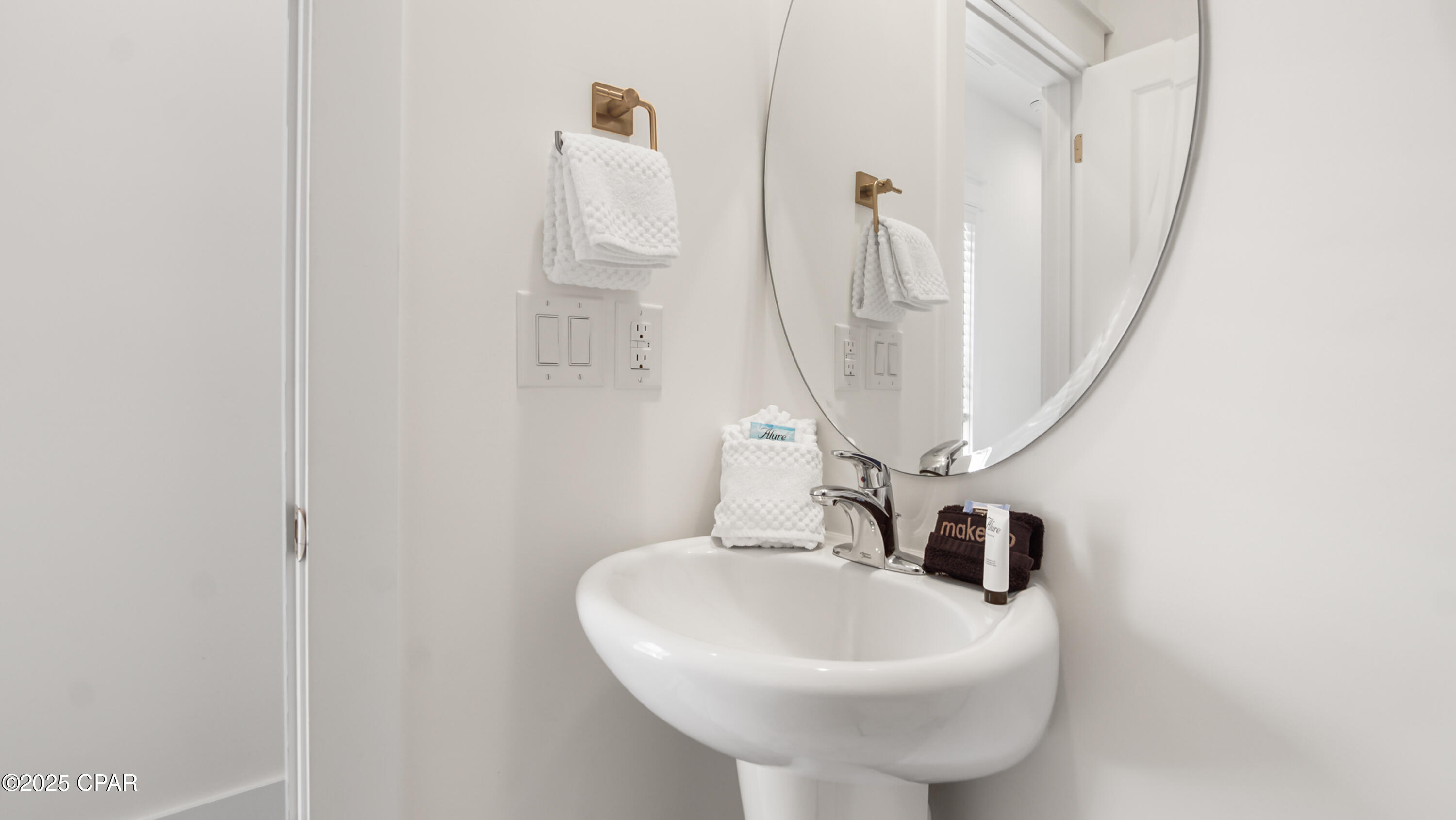 Lagoon Manor - Residential