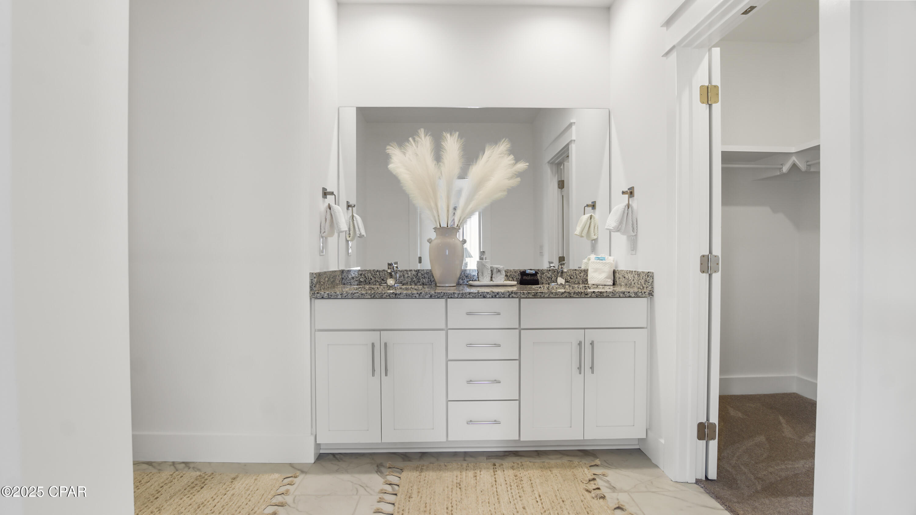 Lagoon Manor - Residential