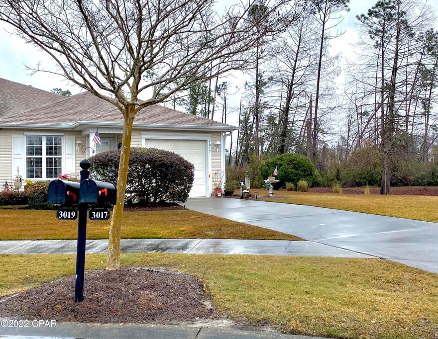 This well maintained end unit is perfect for the first time homebuyer or retirement home. Is located in a great part of town at the end of a cul-de-sac. A lake filled with turtles, fish, birds, and ducks runs the length of the property. The A/C, Water Heater, and Roof are roughly 3 years old. Furnishings including bedroom suites, couch and loveseat, dinning set convey with property.