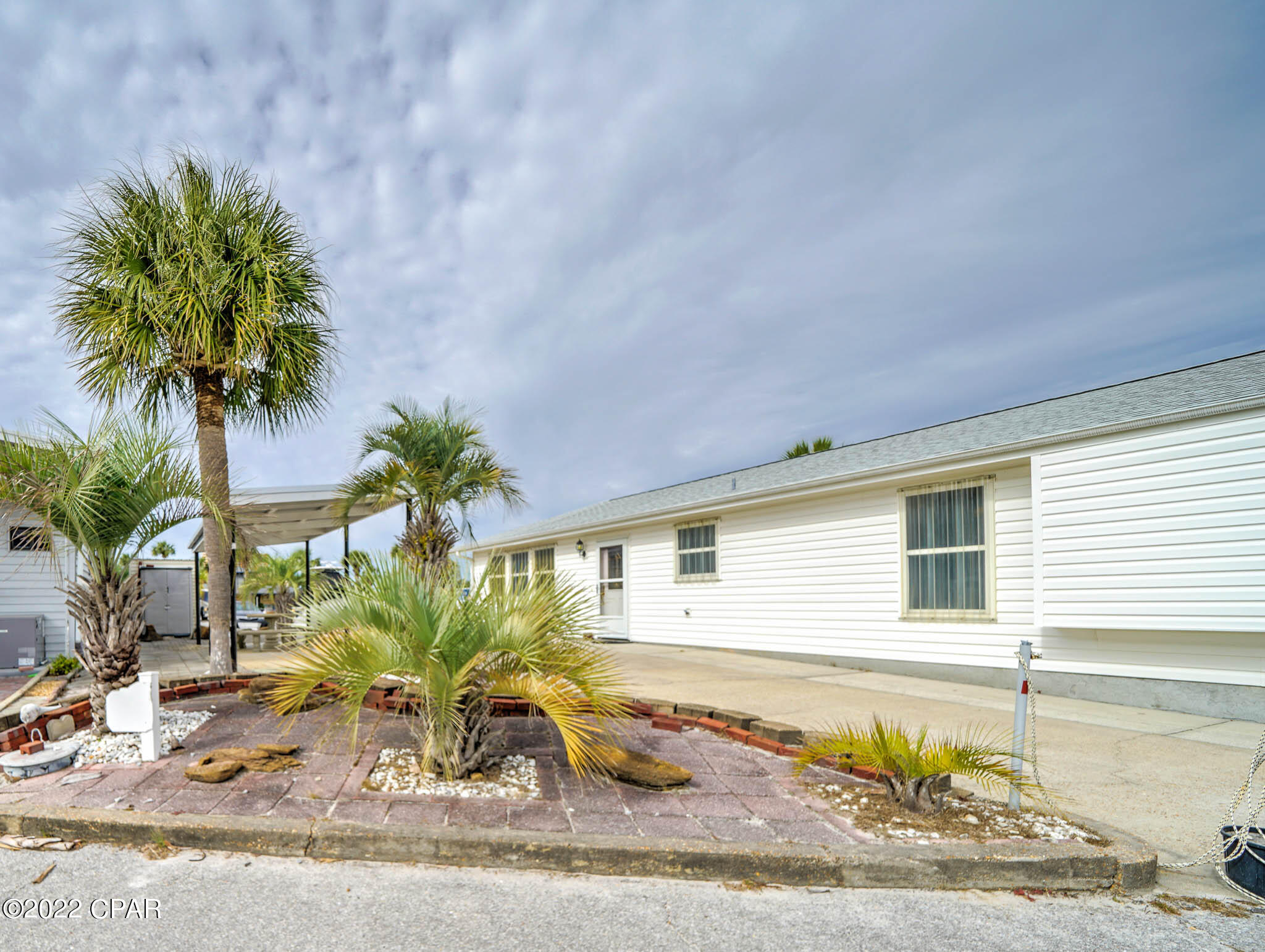 Venture Out Travel Trail - Land