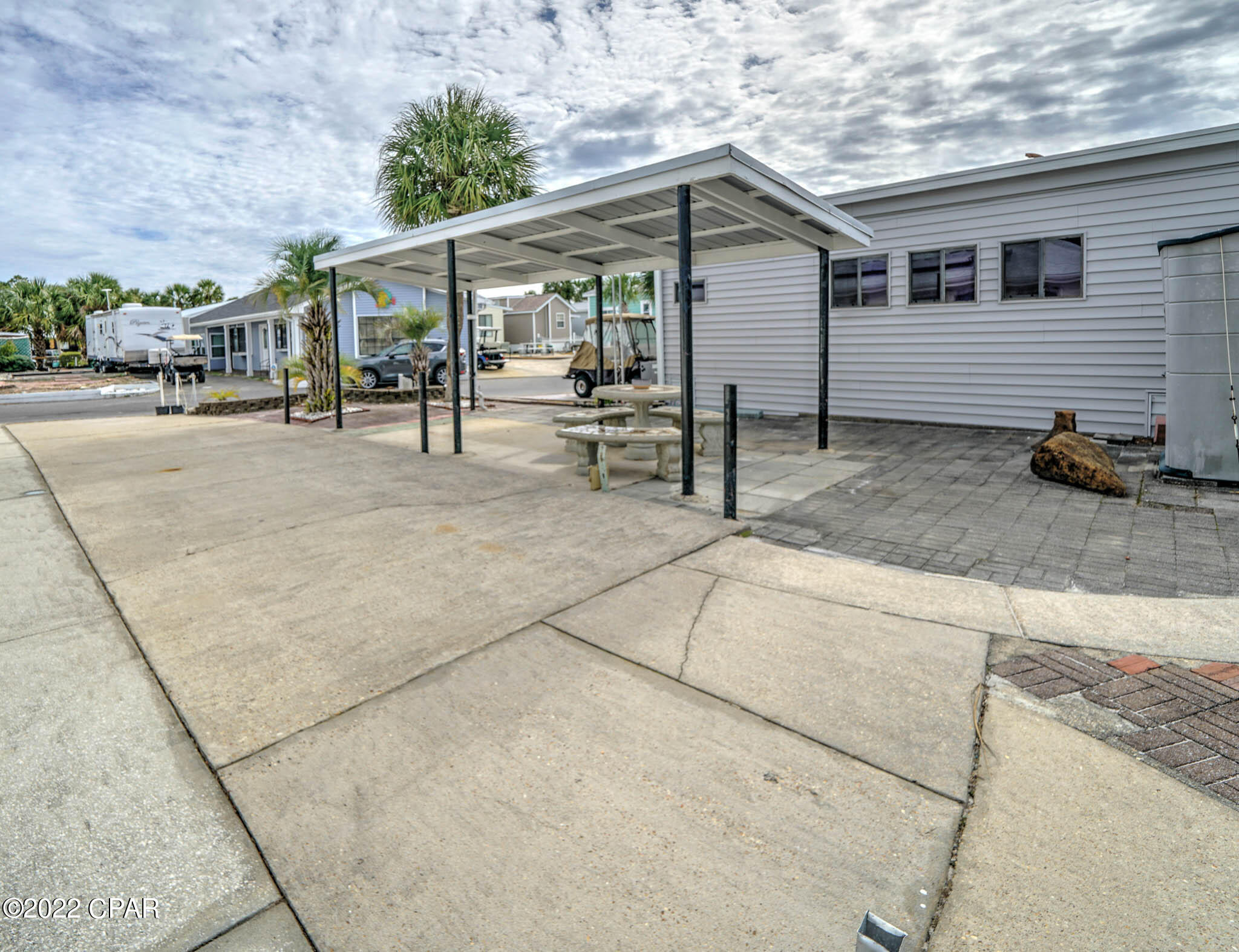 Venture Out Travel Trail - Land