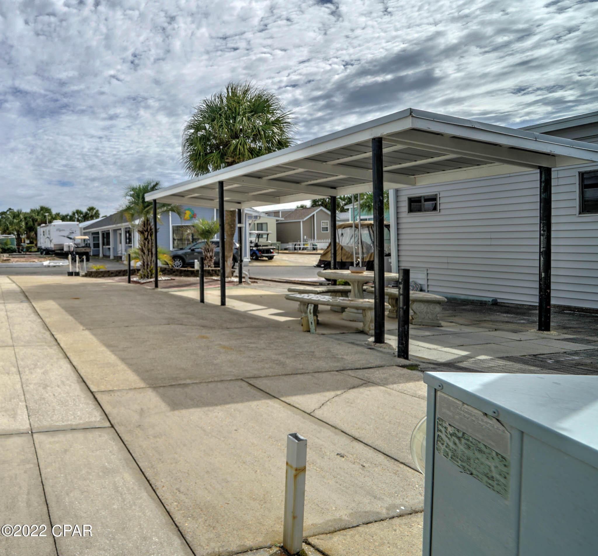 Venture Out Travel Trail - Land