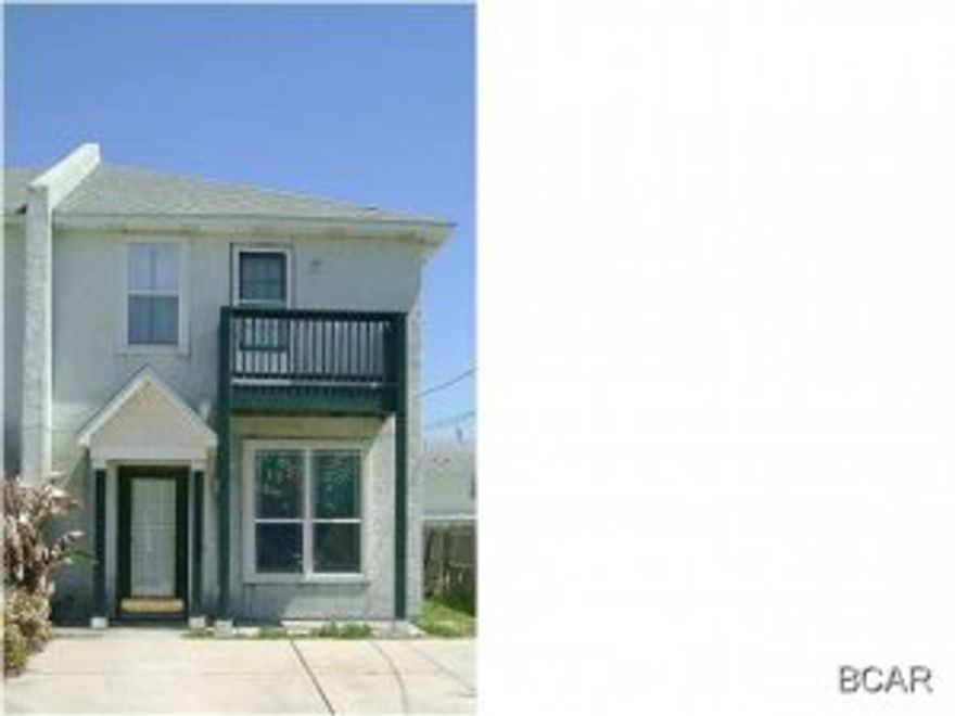 Very nice townhome with balcony, large kitchen, privacy fenced back yard, covered porch, all electric and walking distance to the beach.