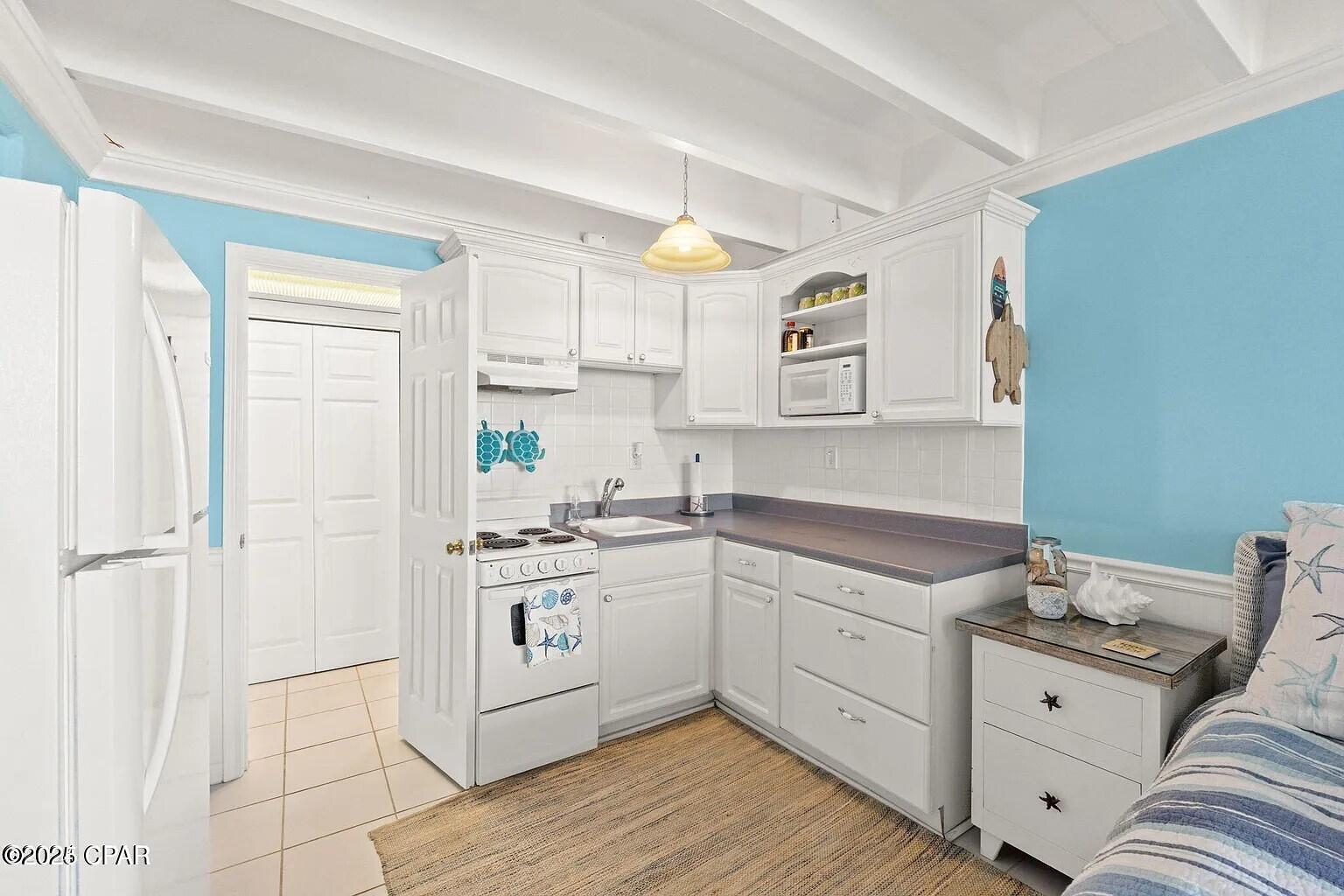 Fontainebleau Terrace - Residential