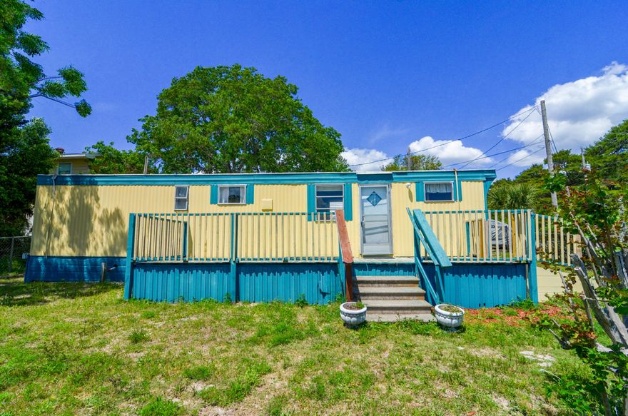 Omg!! WHAT A BARGAIN!!!

A nice price lot and you get a mobile home thrown in with the deal.

mobile home conveys with no value attached

come check this out before it is gone.