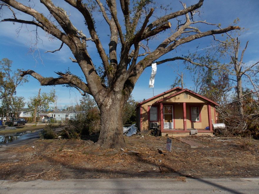 INVESTOR ALERT! BACK ON MARKET, POSSIBLE REPAIRABLE OLDER FRAME HOME ON LARGE CORNER LOT 1 BLOCK FROM PARK, NEAR SCHOOLS, PUBLIC TRANSPORTATION AND AMENITIES. EQUAL VALUE IN LAND, DOUBLE LOT!. EXCELLENT RENTAL UNIT OR FLIP, OR BUILD TWO HOMES. HOME HAS SEVERE HURRICANE DAMAGE AND IS SOLD AS/IS WITHOUT REPAIRS OR OTHER CONSIDERATIONS, IT CANNOT BE OCCUPIED. ALL SIZES APPROXIMATE. PLEASE MEASURE IF IMPORTANT.  CONTENTS WILL NOT BE REMOVED.  DO NOT ENTER PROPERTY WITHOUT INFORMING LISTING AGENT. CASH ONLY DUE TO CONDITION. PROBATE MAY TAKE UNTIL MARCH 1ST.