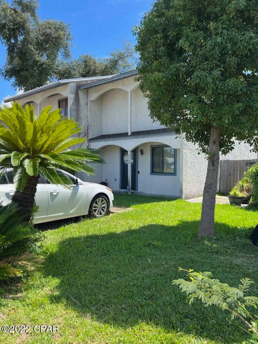 Fabulous fee, simple townhouse, all reasonable offers considered. Bom due to incompetent lender, it will not last. There is new HVAC and the home is in excellent condition. The property has a private fenced back yard, deck off the bedroom. The refrigerator, washer and dryer will stay! this is an excellent investment opportunity or wonderful for a first time homeowner. This townhouse is located in an adorable neighborhood and just a quick walk to the bay and Genes Oyster Bar!! Don't miss out on this one!!