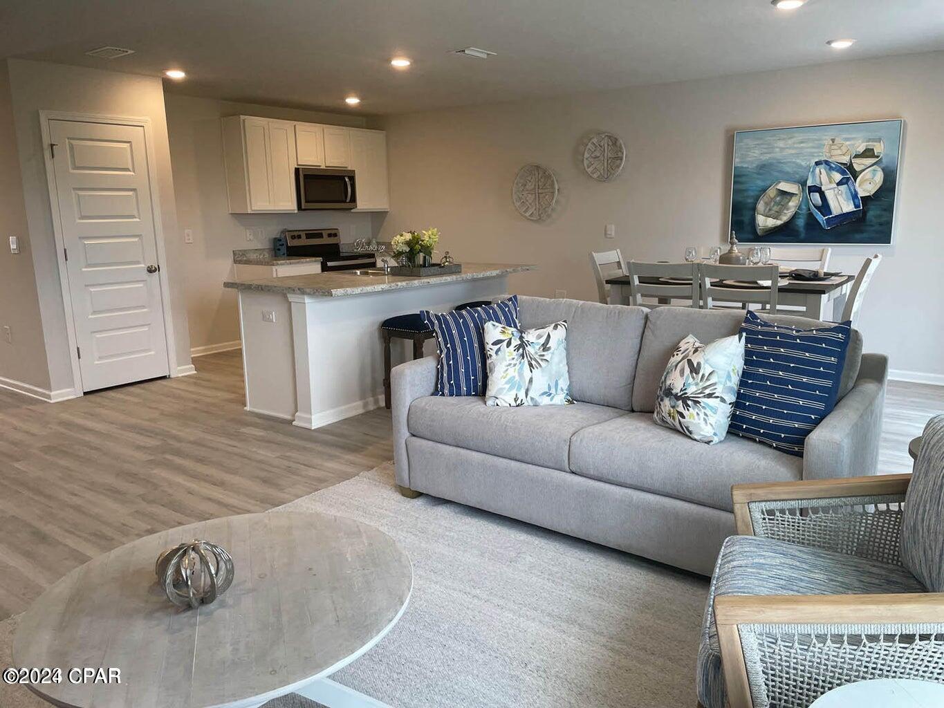 La Siesta - Residential Lease