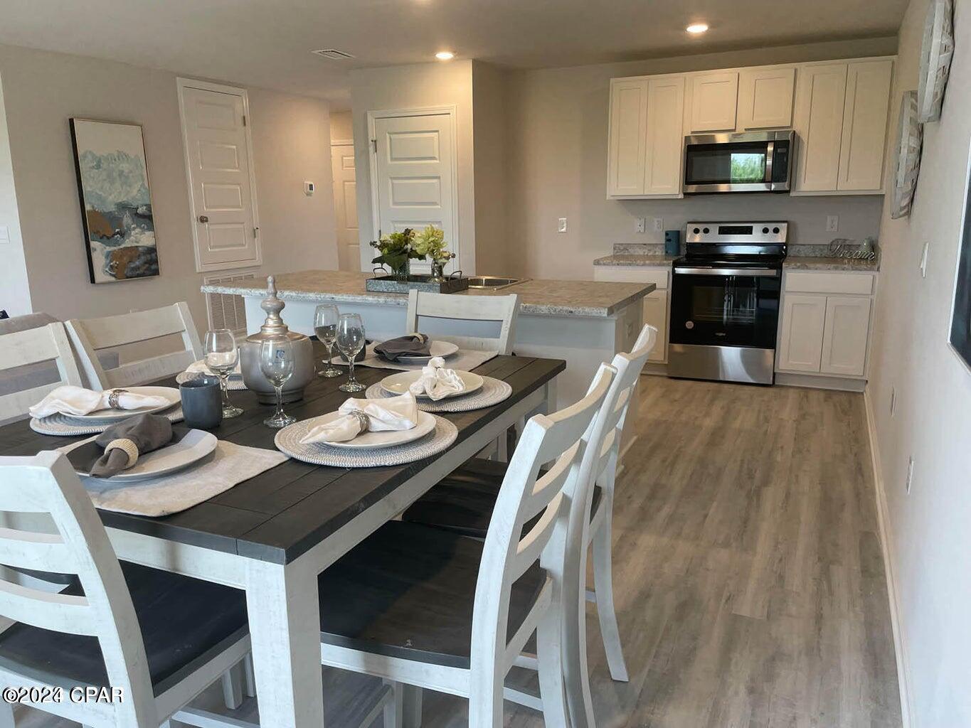 La Siesta - Residential Lease