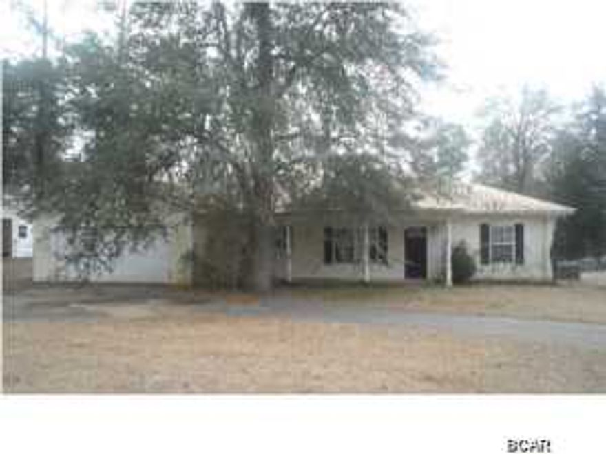 Here's a great opportunity to own a great split floor plan home with 3 bedrooms and 2 full baths, spacious kitchen, great room, breakfast room,and laundry room, large back yard, and paved circle driveway.(All info is approximate. Any and all info should be verified by the buyer if important.)