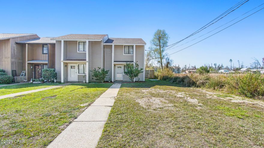 CURRENTLY UNDER CONTRACT, SELLER ACCEPTING BACKUP OFFERS, Major Price Improvement!!! Sellers offering Home Warranty and $1,000 appliance allowance with acceptable offer!!

Set you eyes on this amazing opportunity!! Whether you're a First time home buyer or an Investor looking to add to your portfolio, this centrally located end unit townhome is one you don't want to miss. This home features 2 bedrooms and 1-1/2 bath. The first floor boast new tile and new carpet upstairs. Fenced in back yard for all your family fun and privacy. Contact your Favorite Realtor to see this Home. All sizes are approximate and should be verified.