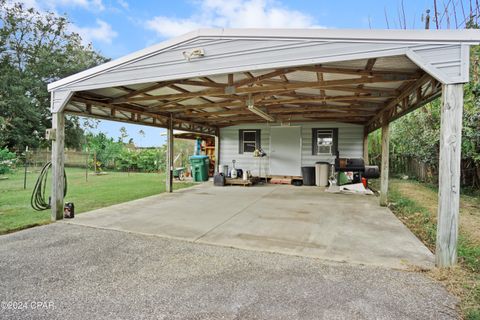 A home in Blountstown