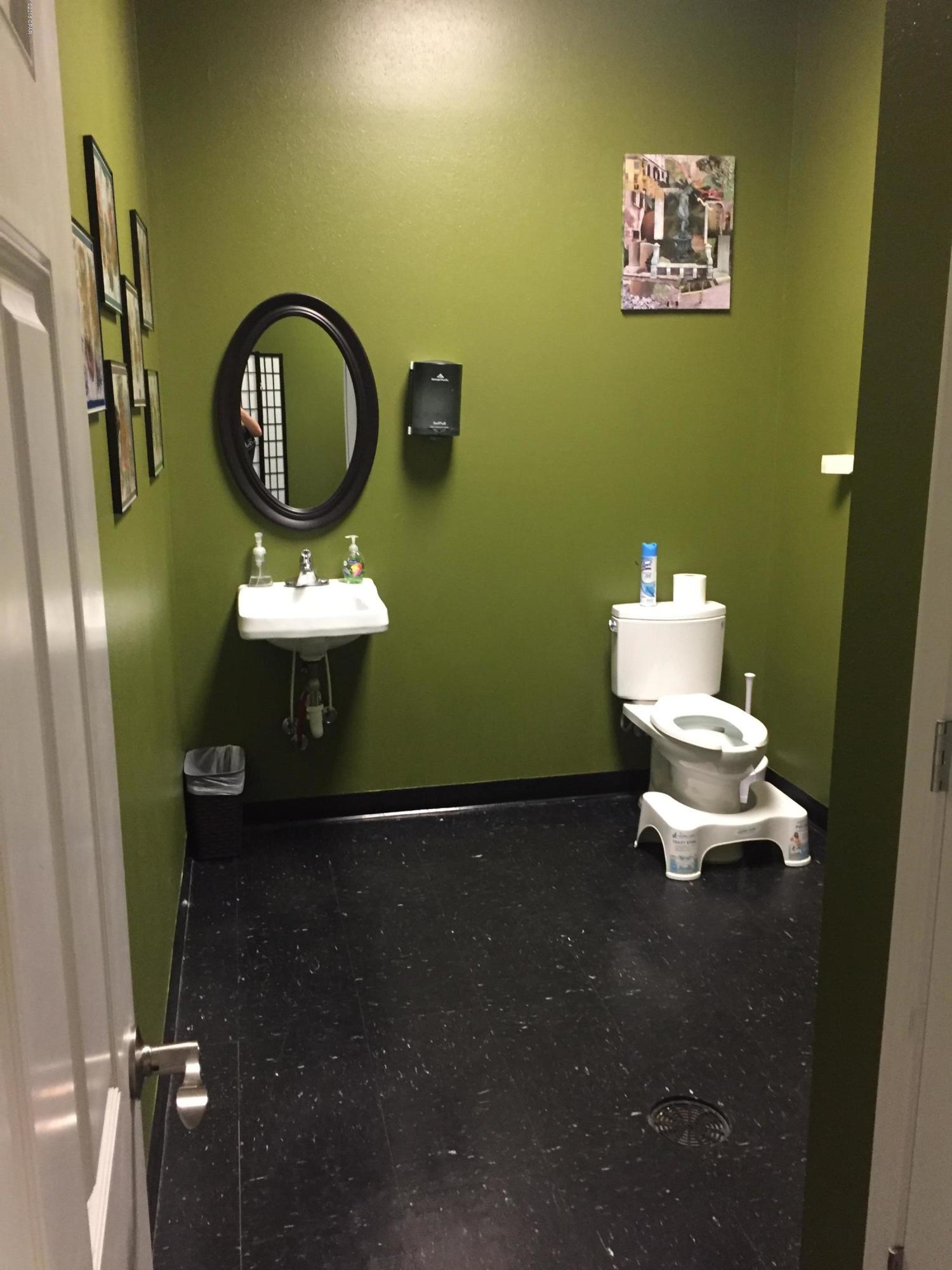 [No Recorded Subdiv] - Commercial Sale