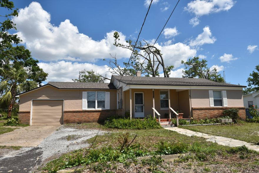 St. Andrews ... much sought after area of Panama City, FL.  2/1 w approx. 1,200 SF. Re-roofed in 2015.  Large  lot ... mature flowers/plants/trees ... very good location.  Walk to Beck Ave ... St Andrew's Marina ... dining ... shopping. ... and just a couple miles along beautiful St. Andrew's Bay to ''downtown'' Panama City. All measurements to be verified for accuracy. Call today for private showing. CASH OR CONVENTIONAL ONLY!